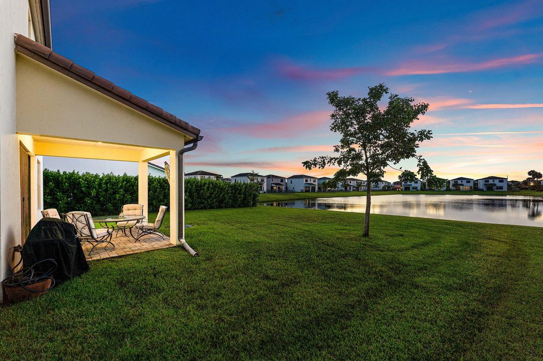 For Sale: $555,000 (4 beds, 2 baths, 1919 Square Feet)