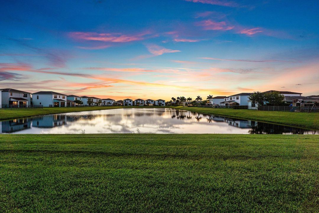 For Sale: $555,000 (4 beds, 2 baths, 1919 Square Feet)