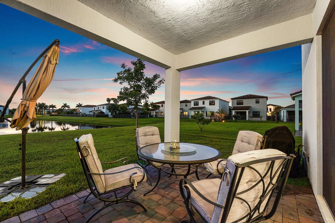 For Sale: $555,000 (4 beds, 2 baths, 1919 Square Feet)