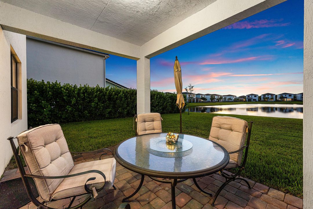 For Sale: $555,000 (4 beds, 2 baths, 1919 Square Feet)