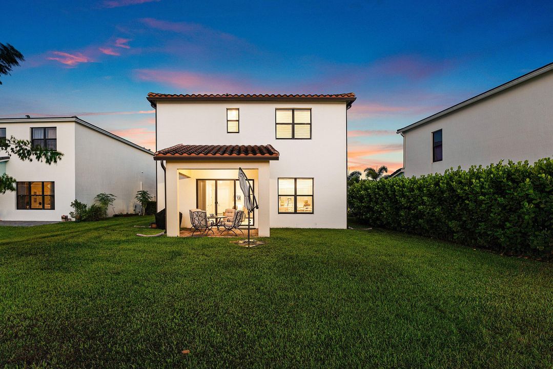 For Sale: $555,000 (4 beds, 2 baths, 1919 Square Feet)