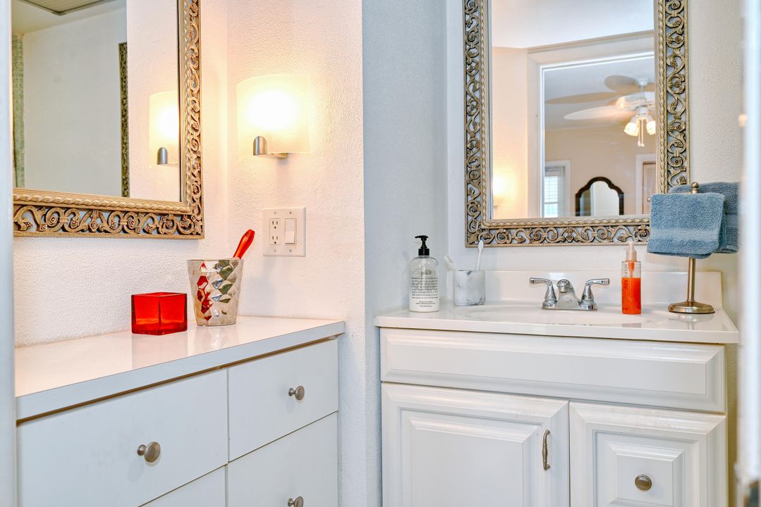 На продажу: $300,000 (2 спален, 2 ванн, 962 Квадратных фут)