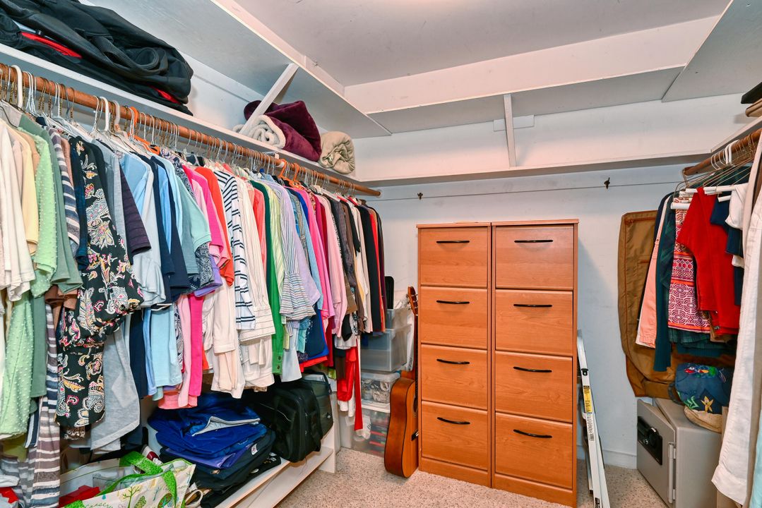 На продажу: $300,000 (2 спален, 2 ванн, 962 Квадратных фут)