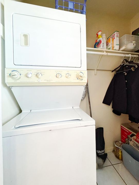 На продажу: $300,000 (2 спален, 2 ванн, 962 Квадратных фут)