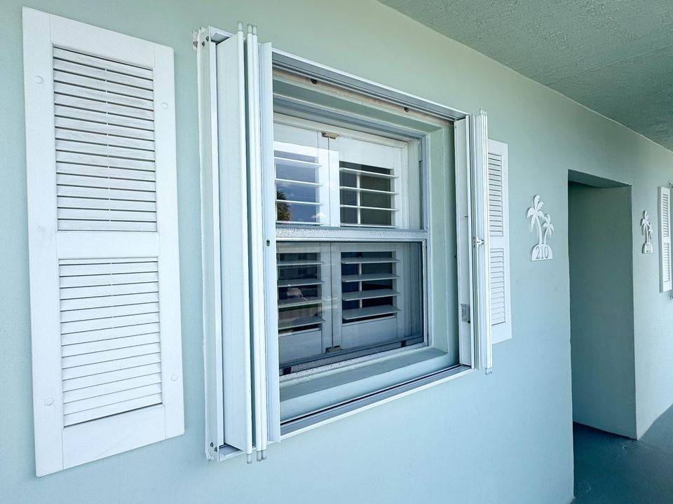 На продажу: $300,000 (2 спален, 2 ванн, 962 Квадратных фут)