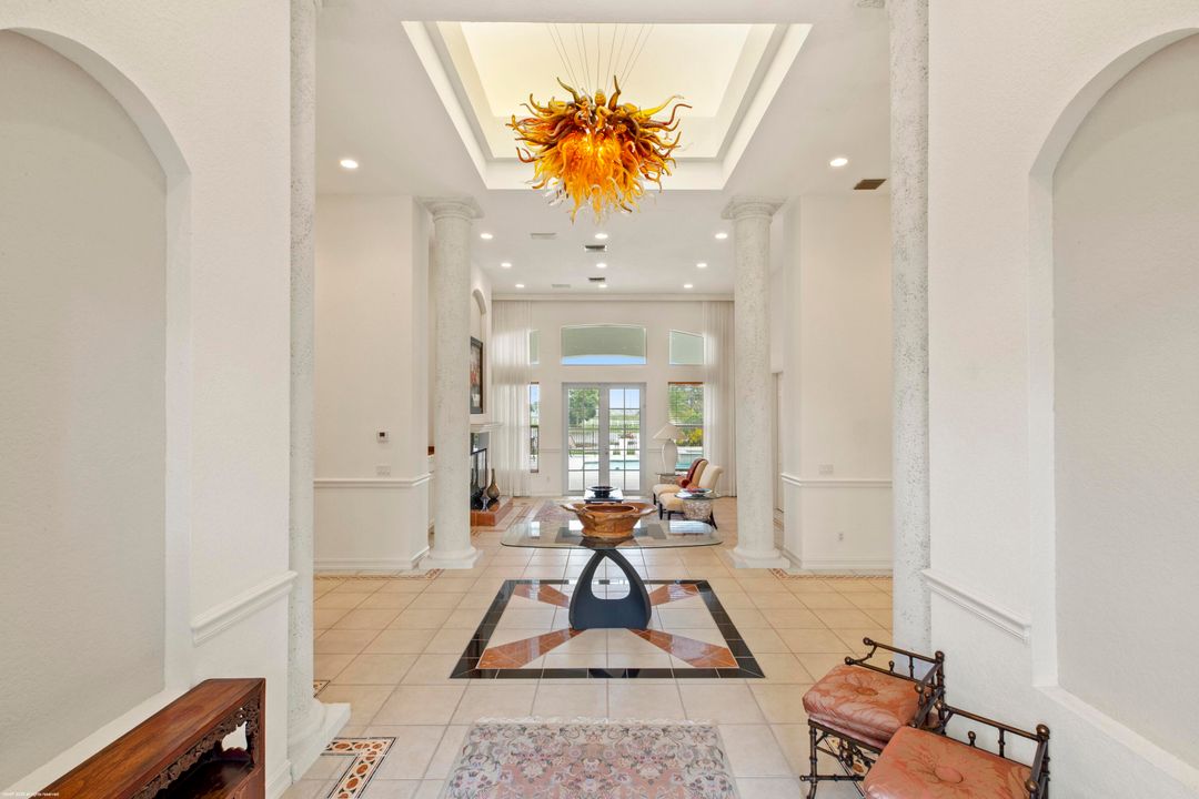 合同活跃: $4,350,000 (4 贝兹, 5 浴室, 8401 平方英尺)