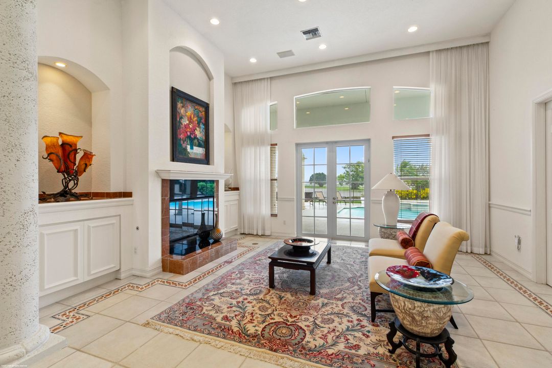 合同活跃: $4,350,000 (4 贝兹, 5 浴室, 8401 平方英尺)