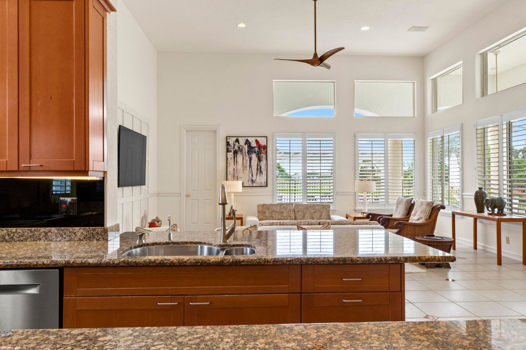 合同活跃: $4,350,000 (4 贝兹, 5 浴室, 8401 平方英尺)