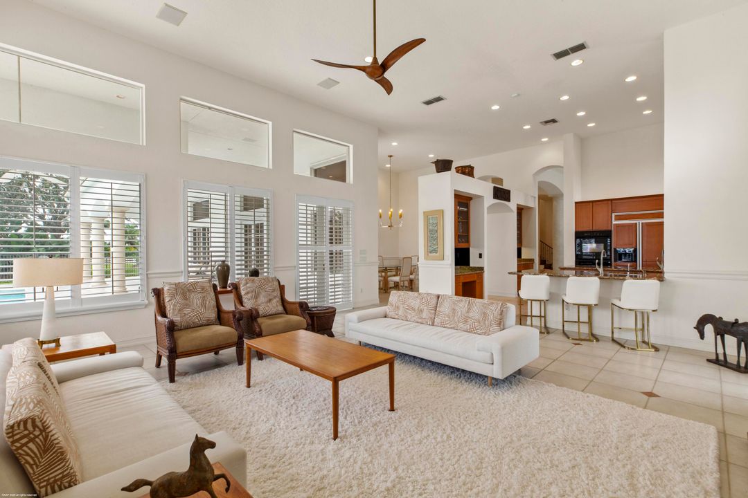 合同活跃: $4,350,000 (4 贝兹, 5 浴室, 8401 平方英尺)