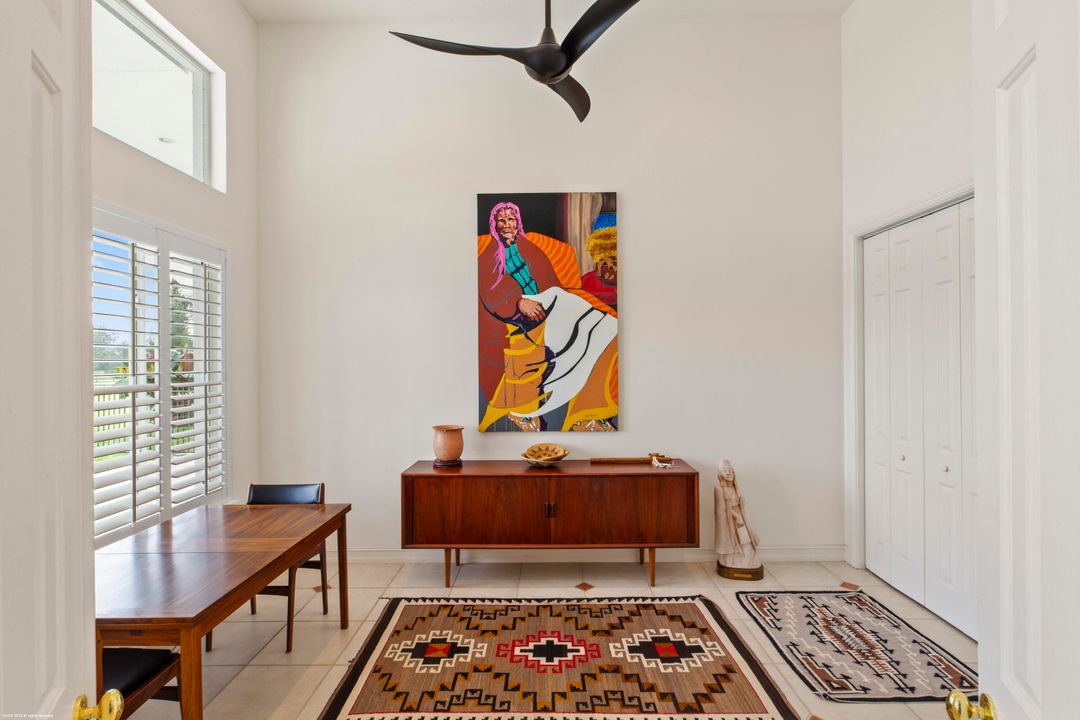 合同活跃: $4,350,000 (4 贝兹, 5 浴室, 8401 平方英尺)