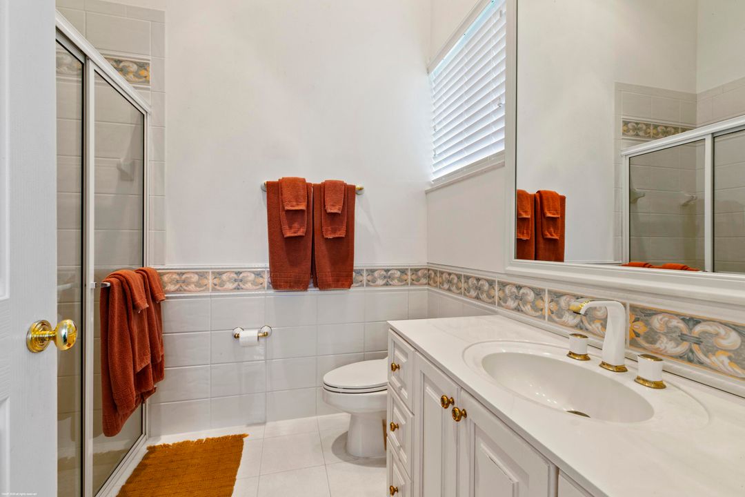 合同活跃: $4,350,000 (4 贝兹, 5 浴室, 8401 平方英尺)