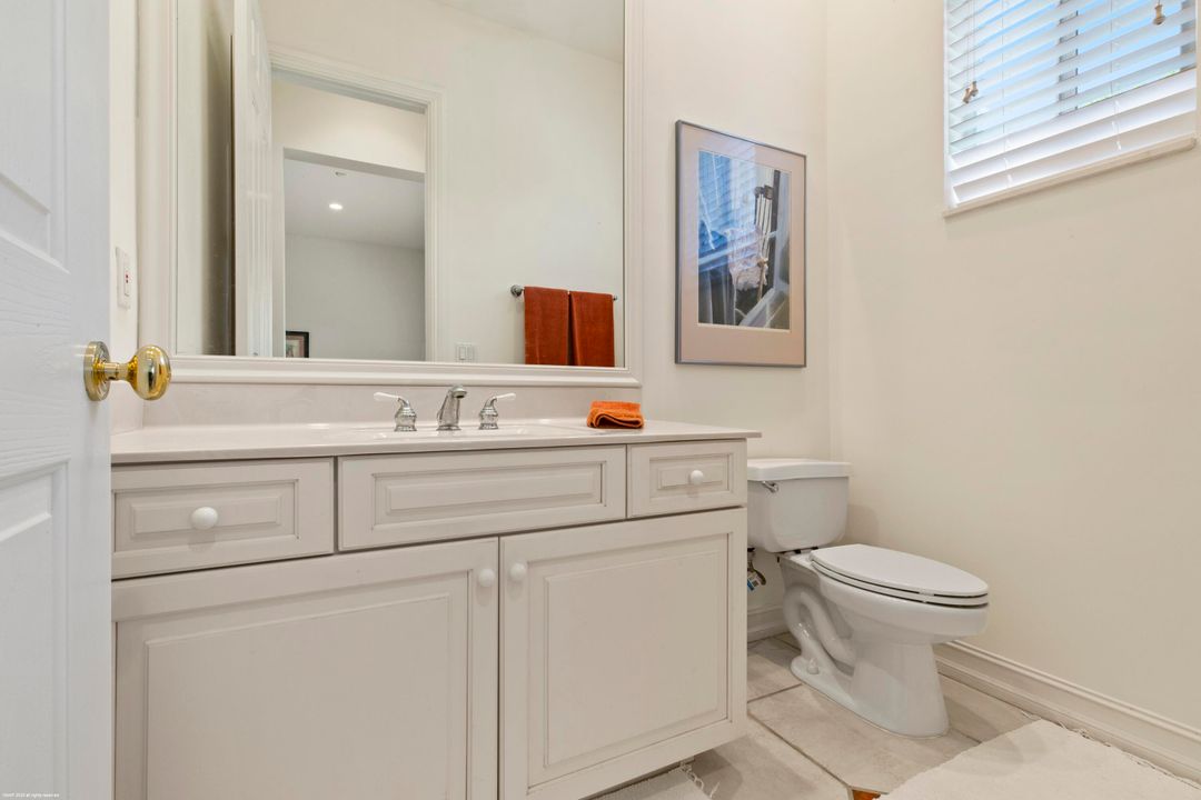 合同活跃: $4,350,000 (4 贝兹, 5 浴室, 8401 平方英尺)