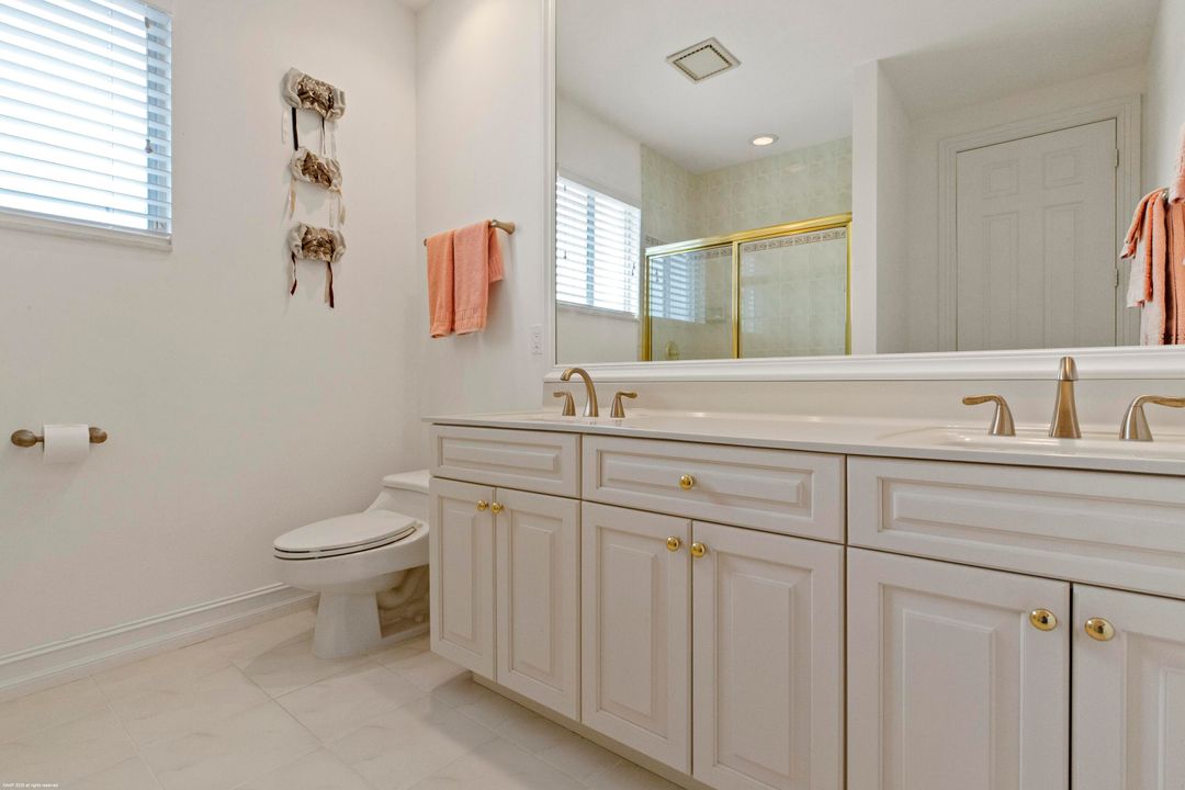 合同活跃: $4,350,000 (4 贝兹, 5 浴室, 8401 平方英尺)