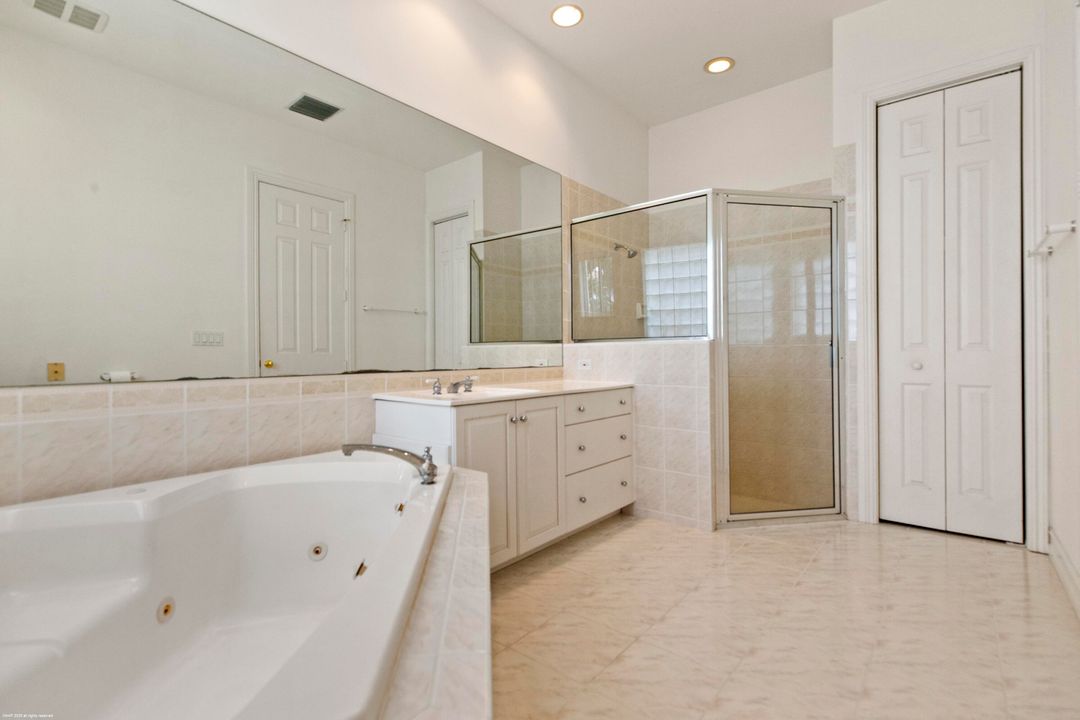 合同活跃: $4,350,000 (4 贝兹, 5 浴室, 8401 平方英尺)