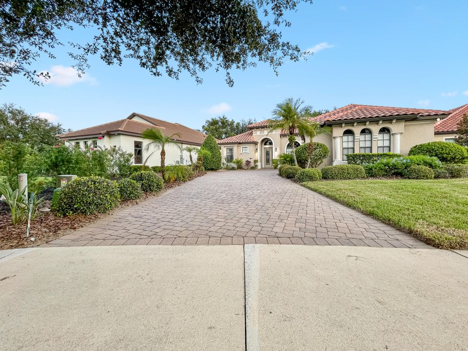 For Sale: $575,000 (3 beds, 2 baths, 2138 Square Feet)