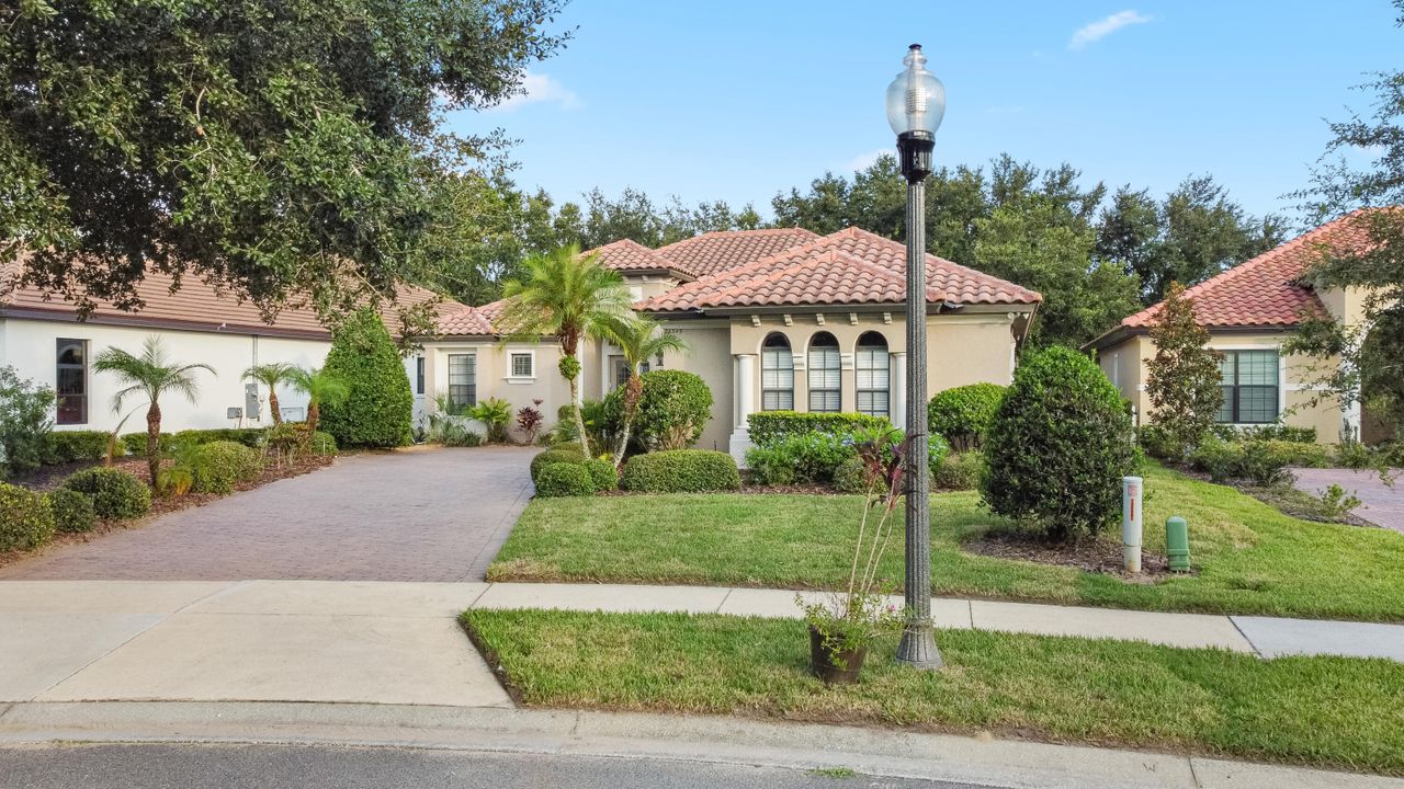 For Sale: $575,000 (3 beds, 2 baths, 2138 Square Feet)