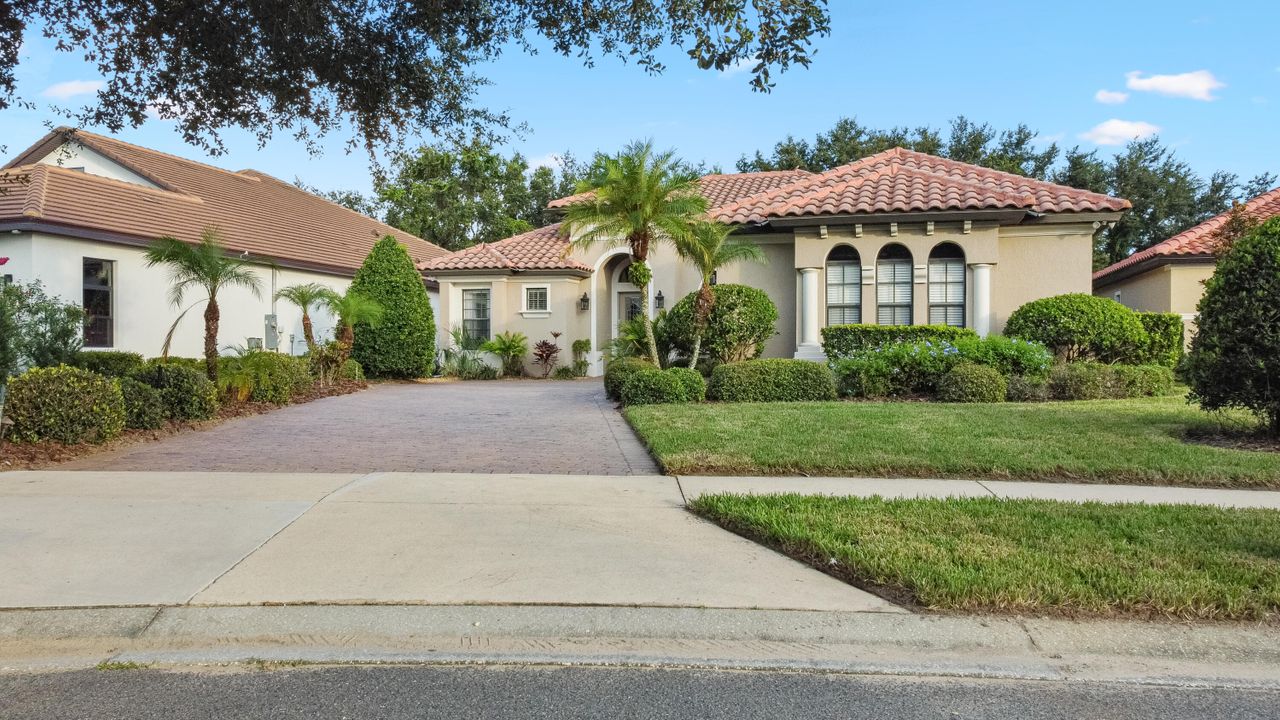 For Sale: $575,000 (3 beds, 2 baths, 2138 Square Feet)