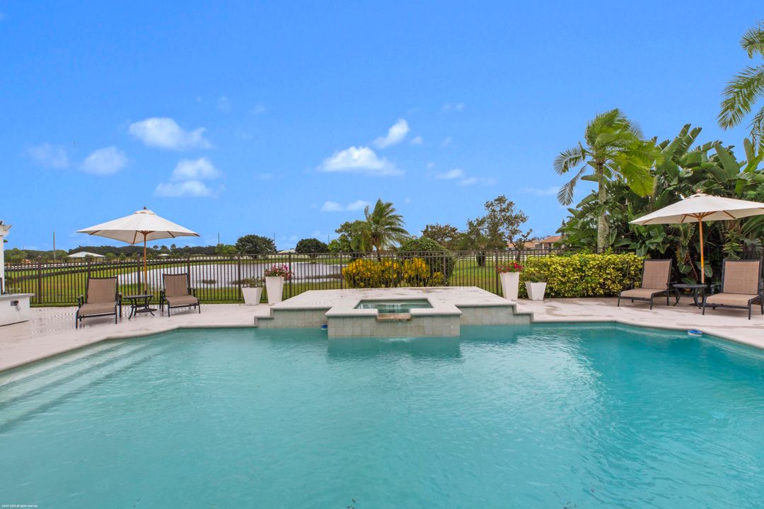 合同活跃: $4,350,000 (4 贝兹, 5 浴室, 8401 平方英尺)