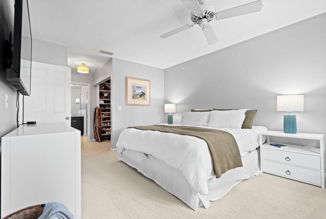 合同活跃: $324,999 (2 贝兹, 2 浴室, 1334 平方英尺)