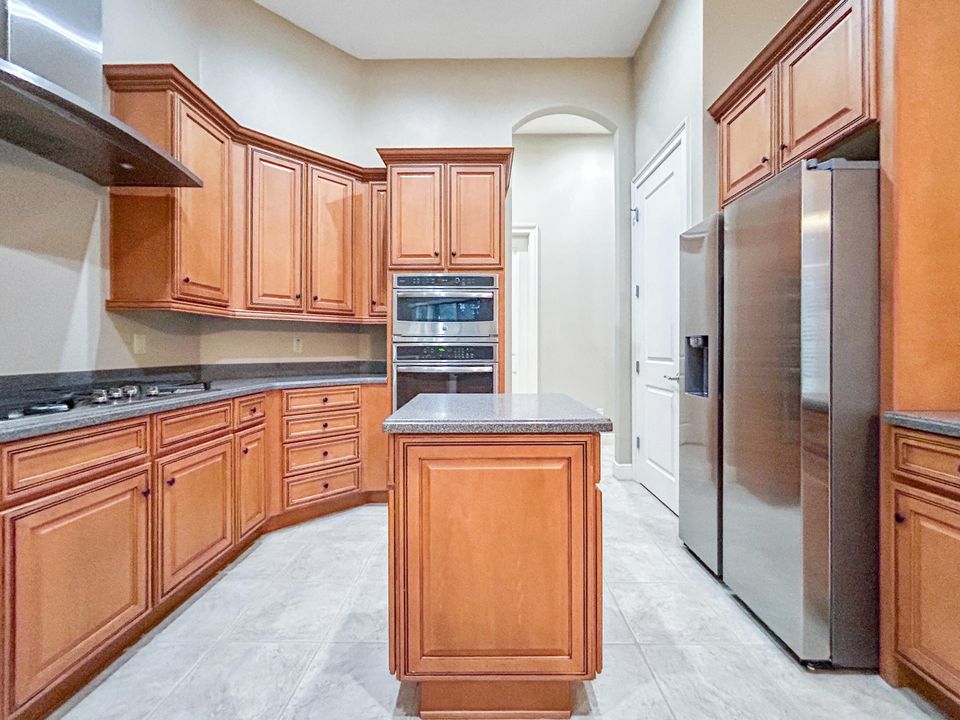 For Sale: $575,000 (3 beds, 2 baths, 2138 Square Feet)