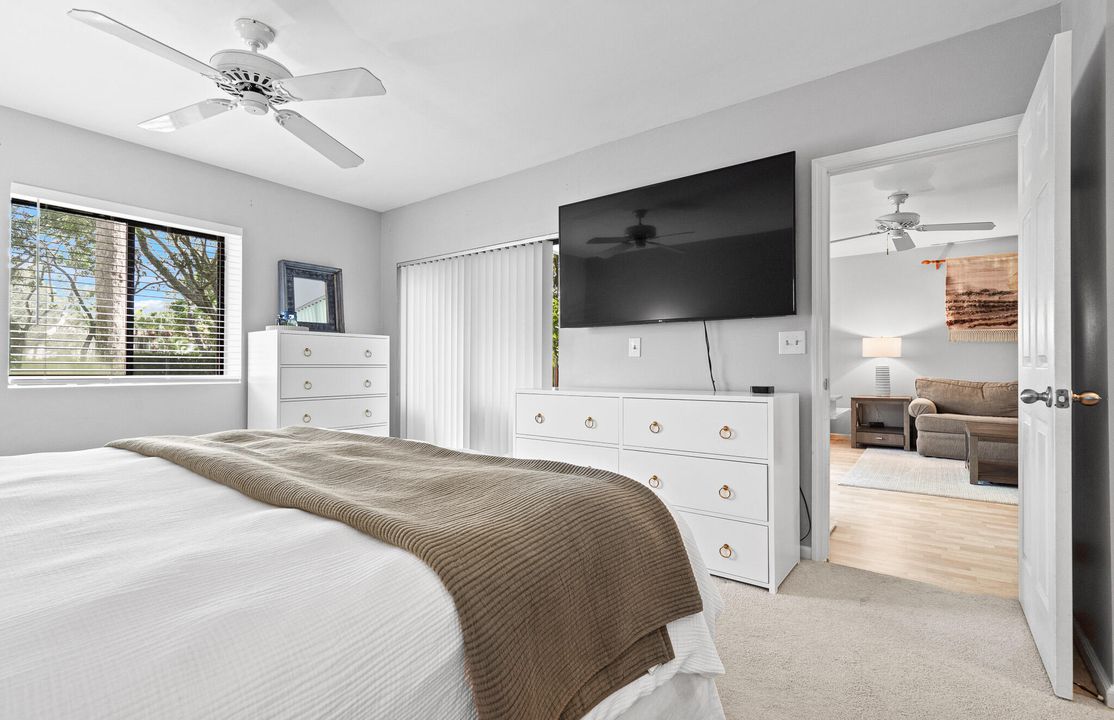 合同活跃: $324,999 (2 贝兹, 2 浴室, 1334 平方英尺)