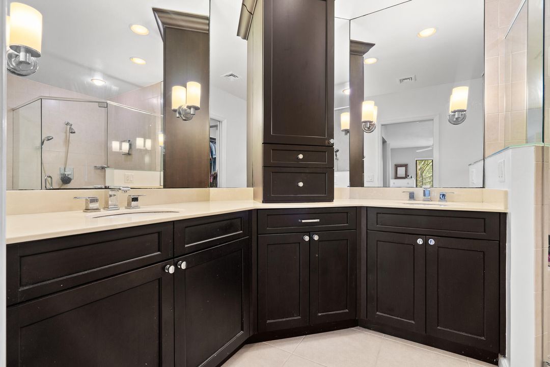 合同活跃: $324,999 (2 贝兹, 2 浴室, 1334 平方英尺)