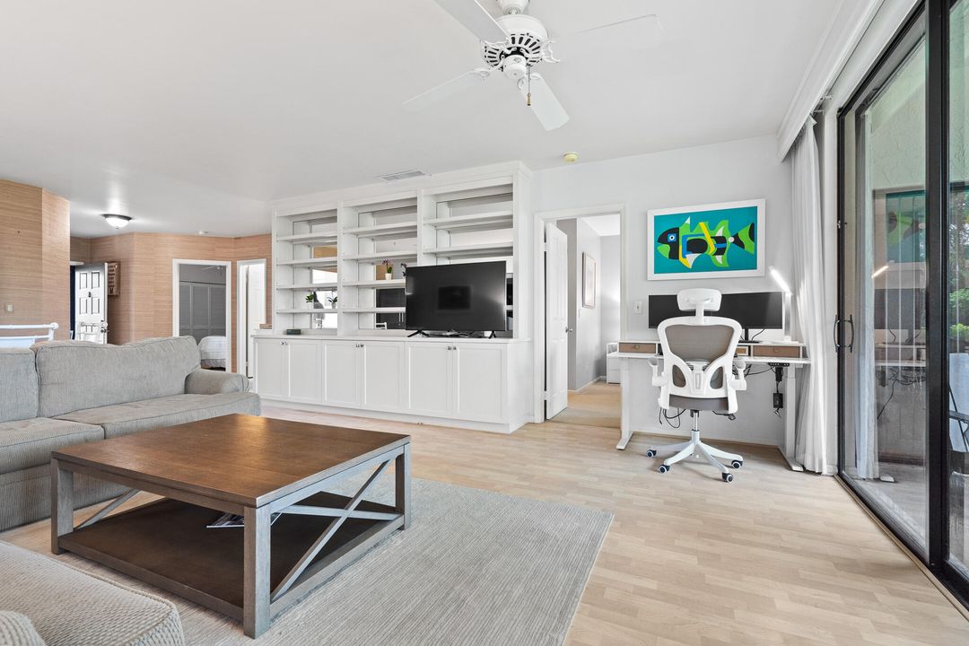 合同活跃: $324,999 (2 贝兹, 2 浴室, 1334 平方英尺)