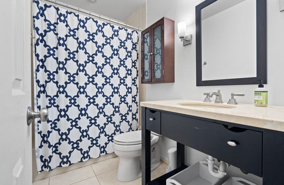 合同活跃: $324,999 (2 贝兹, 2 浴室, 1334 平方英尺)