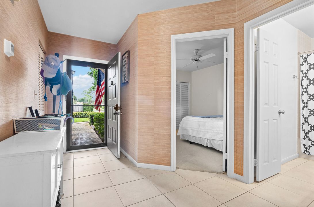 合同活跃: $324,999 (2 贝兹, 2 浴室, 1334 平方英尺)