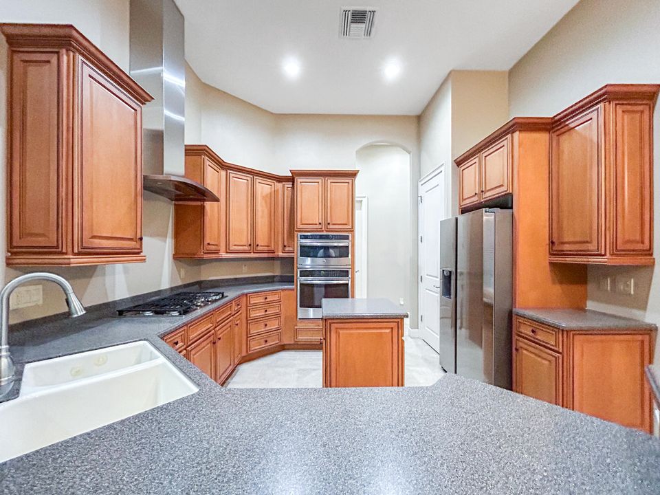 For Sale: $575,000 (3 beds, 2 baths, 2138 Square Feet)