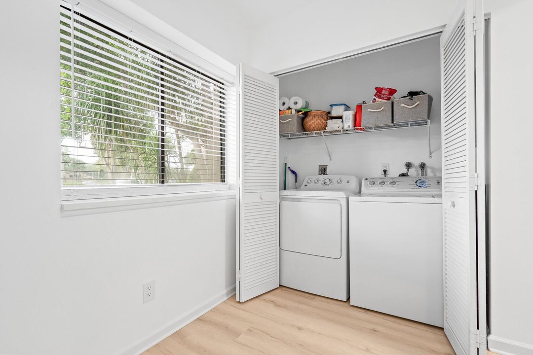 合同活跃: $324,999 (2 贝兹, 2 浴室, 1334 平方英尺)