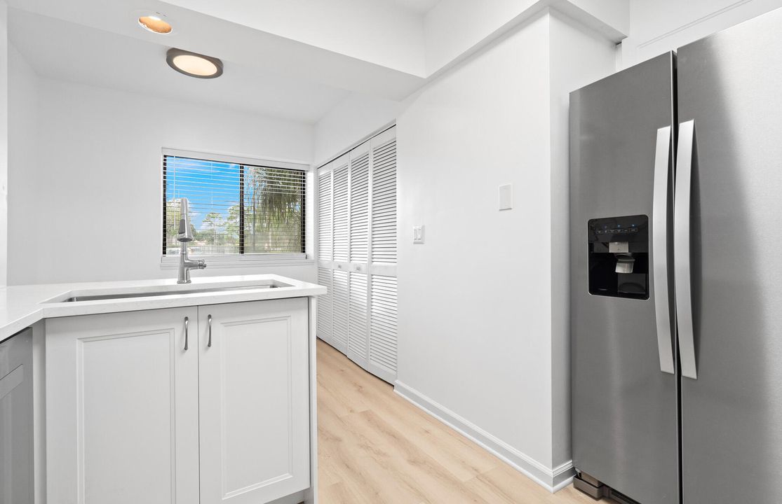 合同活跃: $324,999 (2 贝兹, 2 浴室, 1334 平方英尺)