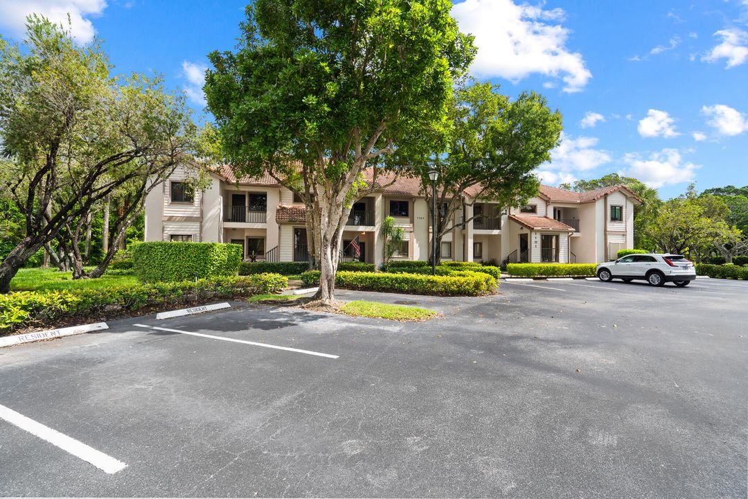 合同活跃: $324,999 (2 贝兹, 2 浴室, 1334 平方英尺)