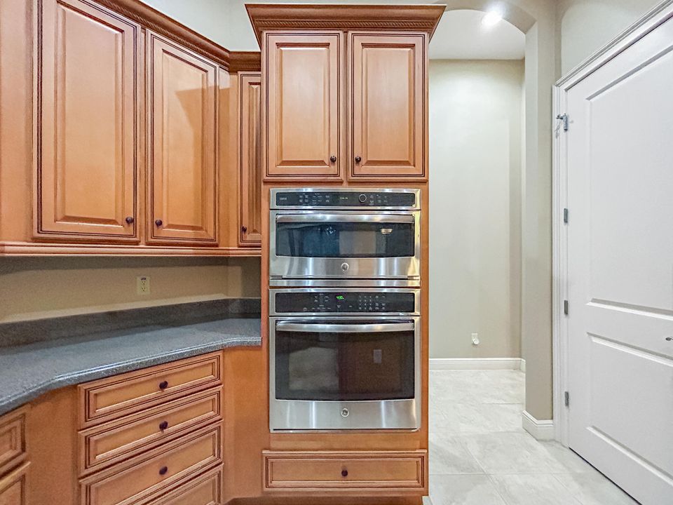 For Sale: $575,000 (3 beds, 2 baths, 2138 Square Feet)