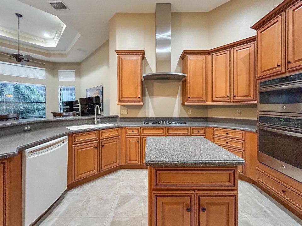 For Sale: $575,000 (3 beds, 2 baths, 2138 Square Feet)