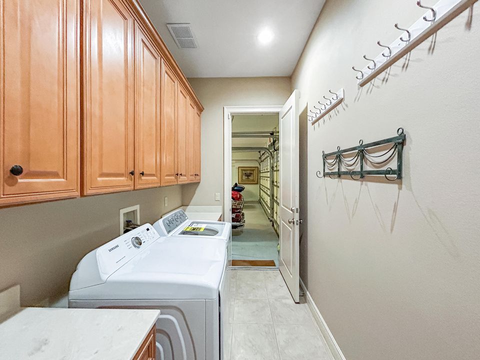 For Sale: $575,000 (3 beds, 2 baths, 2138 Square Feet)