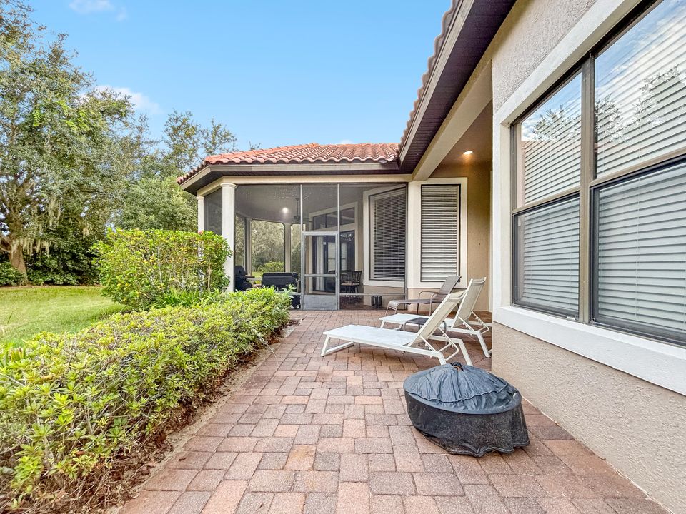 For Sale: $575,000 (3 beds, 2 baths, 2138 Square Feet)