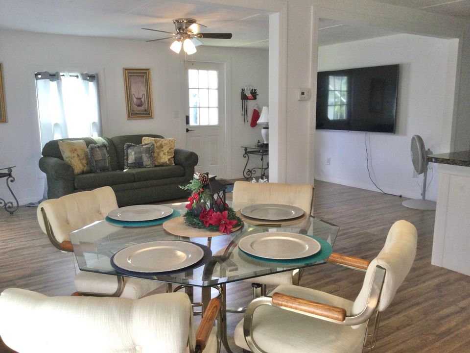 待售: $55,000 (2 贝兹, 2 浴室, 902 平方英尺)