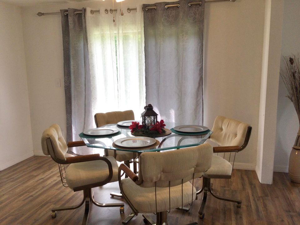 待售: $55,000 (2 贝兹, 2 浴室, 902 平方英尺)