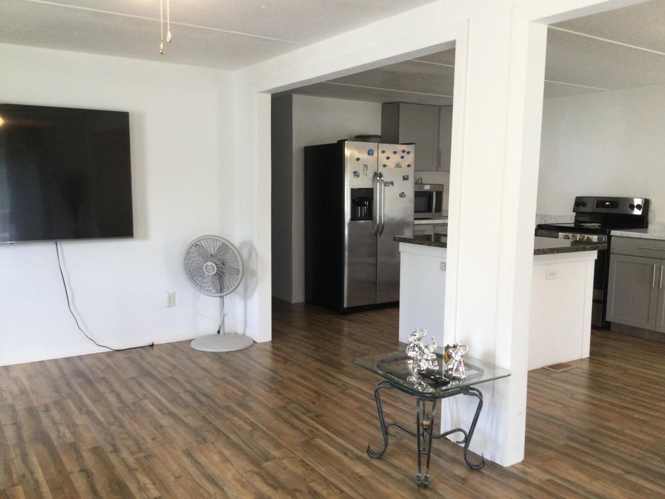 待售: $55,000 (2 贝兹, 2 浴室, 902 平方英尺)