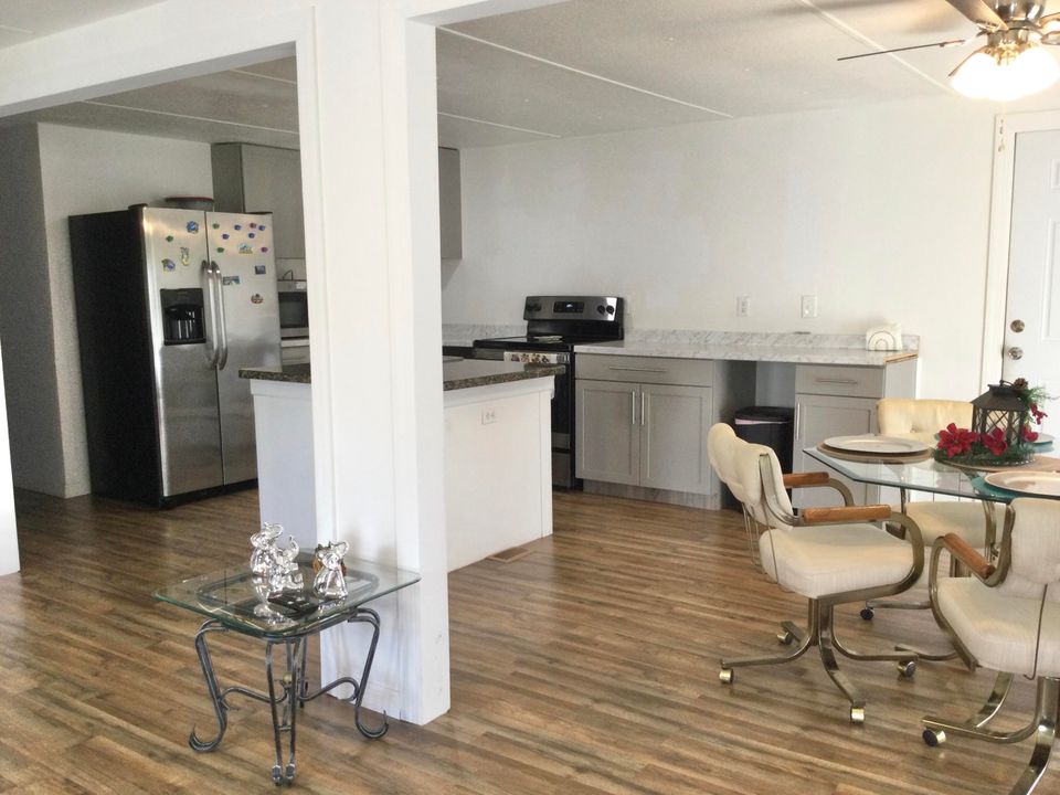 待售: $55,000 (2 贝兹, 2 浴室, 902 平方英尺)