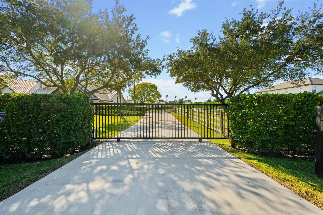 For Sale: $5,150,000 (8 beds, 7 baths, 3425 Square Feet)