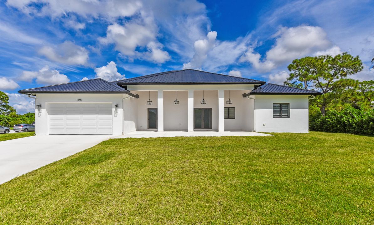 Под контрактом: $1,240,000 (5 спален, 3 ванн, 2763 Квадратных фут)