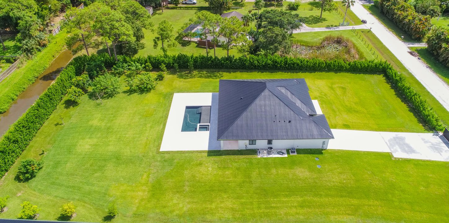 Под контрактом: $1,240,000 (5 спален, 3 ванн, 2763 Квадратных фут)