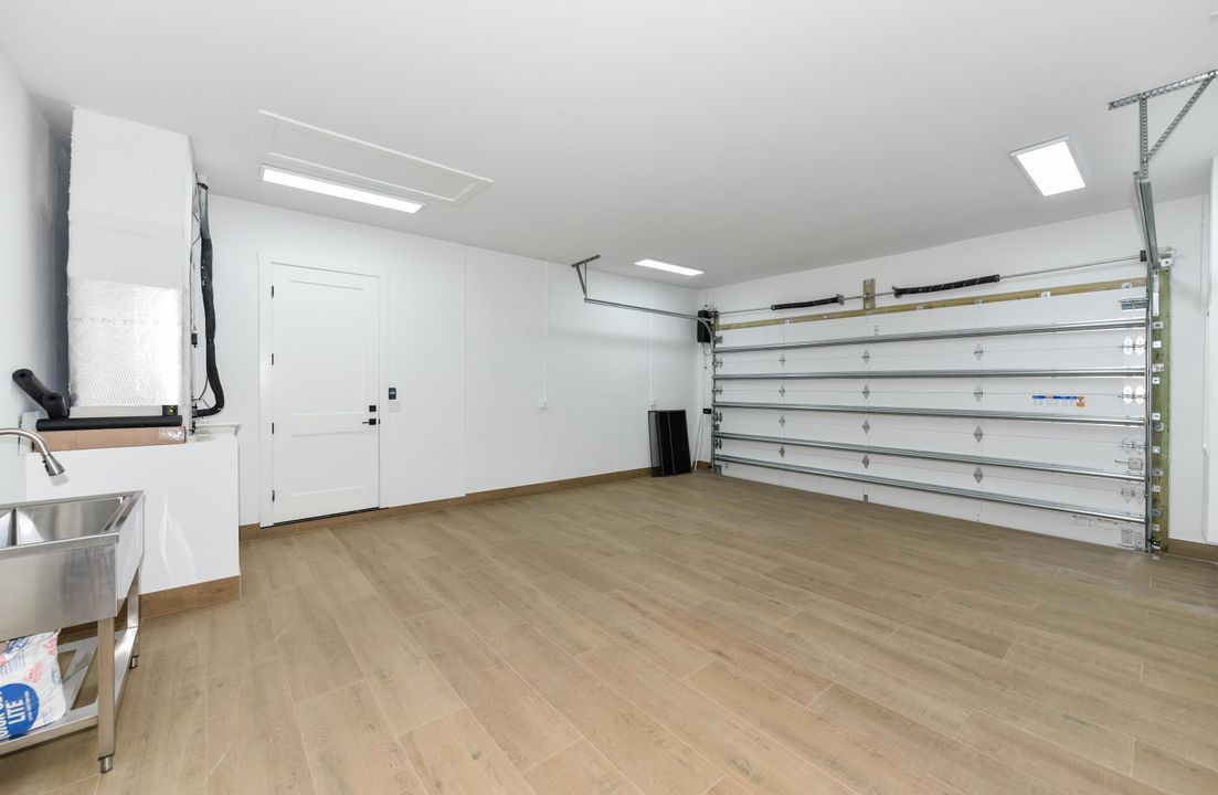 Под контрактом: $1,240,000 (5 спален, 3 ванн, 2763 Квадратных фут)