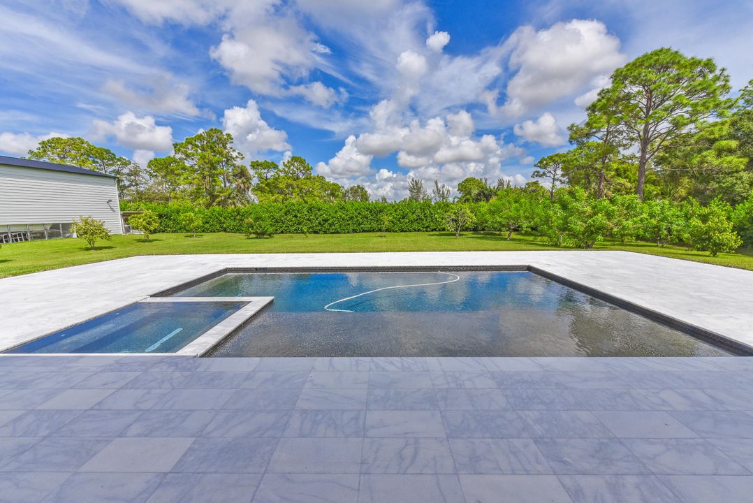 Под контрактом: $1,240,000 (5 спален, 3 ванн, 2763 Квадратных фут)