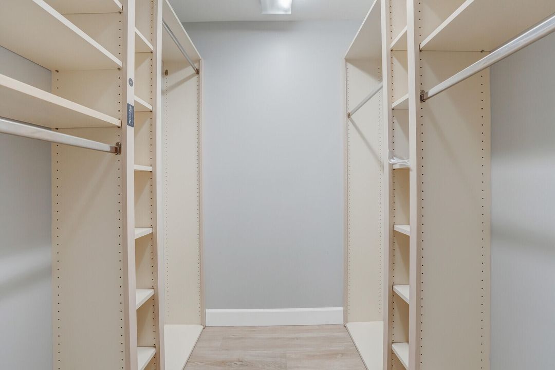 合同活跃: $599,000 (2 贝兹, 2 浴室, 1371 平方英尺)