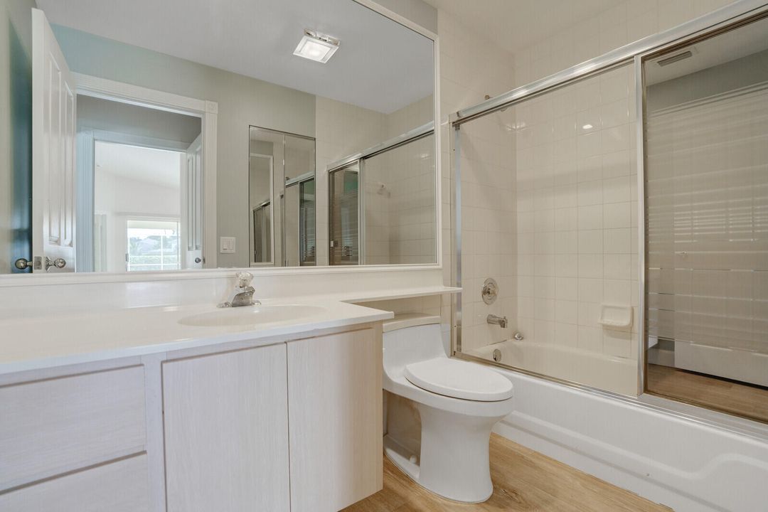 合同活跃: $599,000 (2 贝兹, 2 浴室, 1371 平方英尺)