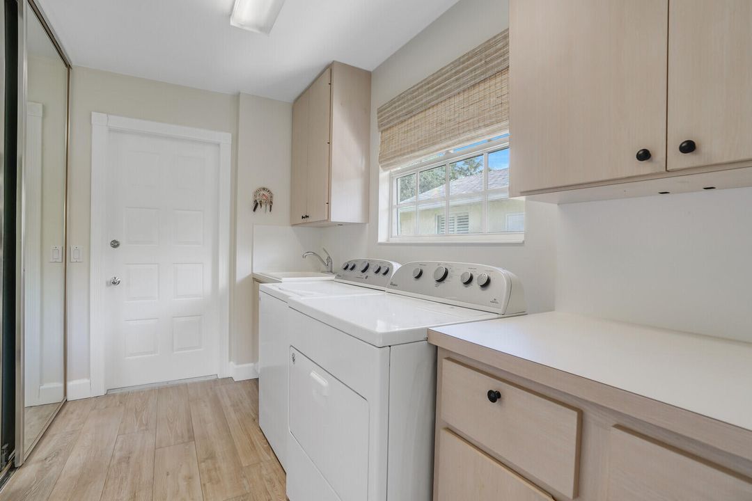 合同活跃: $599,000 (2 贝兹, 2 浴室, 1371 平方英尺)