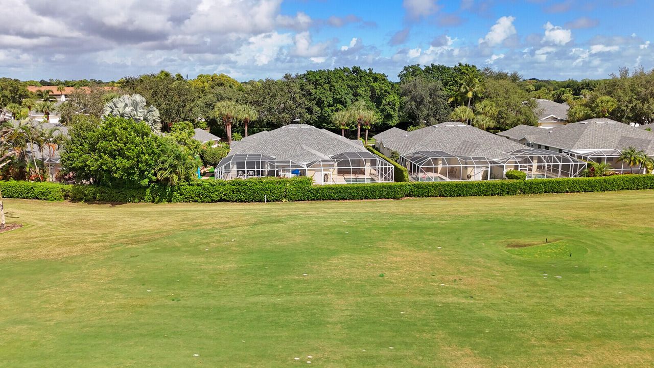 合同活跃: $599,000 (2 贝兹, 2 浴室, 1371 平方英尺)